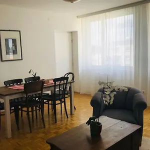 Mitten Im Achten. Zentrale In Appartamento