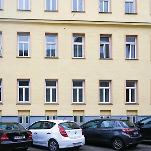 Elegant Duplex Danube Canal Appartamento