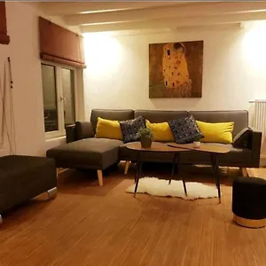 amazing-duplex-in-the-heart-of-brussels.brusselshotelsbook.com/